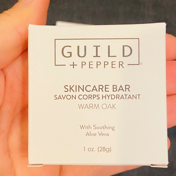 Gilchrist & Soames Guild+Pepper Warm Oat Aloe Bath Bar - Picture 2 of 3